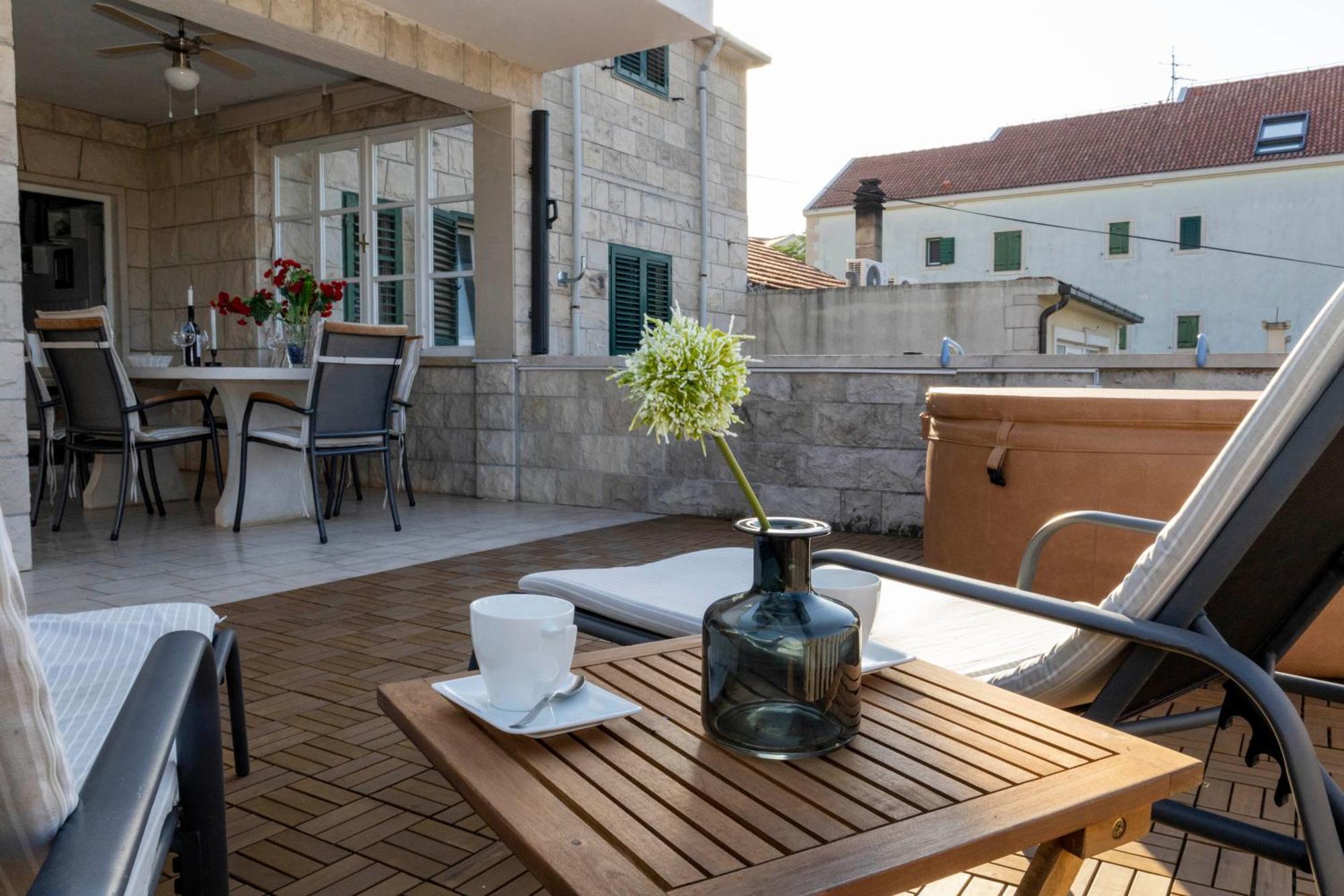 Apartments Jaksic - Zile Supetar Exterior foto