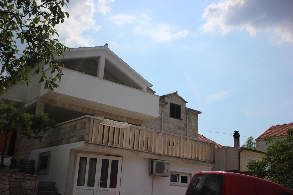Apartments Jaksic - Zile Supetar Exterior foto