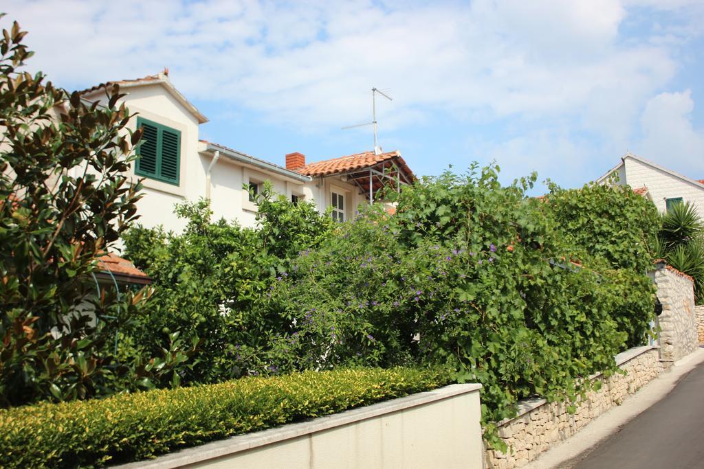 Apartments Jaksic - Zile Supetar Exterior foto