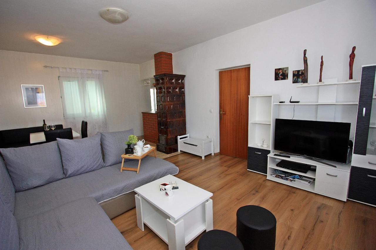 Apartments Jaksic - Zile Supetar Exterior foto